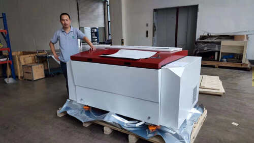 último caso de la compañía sobre Adhesol en Chile instaló una EcooSetter T400E para impresión de etiquetas autoadhesivas