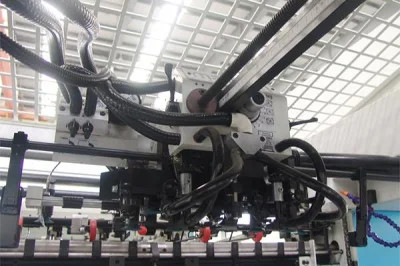 Hoja automática rotatoria que sella la máquina que corta con tintas 750 x 560m m