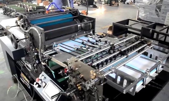 Máquina que barniza 620 x 450 para el pequeño punto del formato y total ULTRAVIOLETA