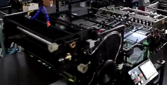 EcooGraphicx Máquina de barnizado UV de alta velocidad para libros, carteles y pegatinas