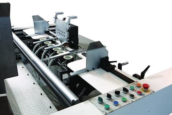 Máquina que corta con tintas completamente automática de la caja acanalada con el pelado