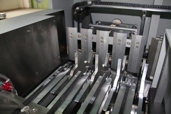Máquina de atascamiento automática de libro de 4 Digitaces de las abrazaderas