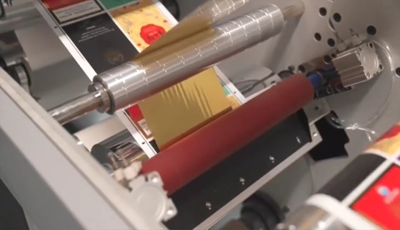 Hoja de Digitaces que sella y que barniza la máquina 6m/Min - 30m/Min del aumento de la etiqueta