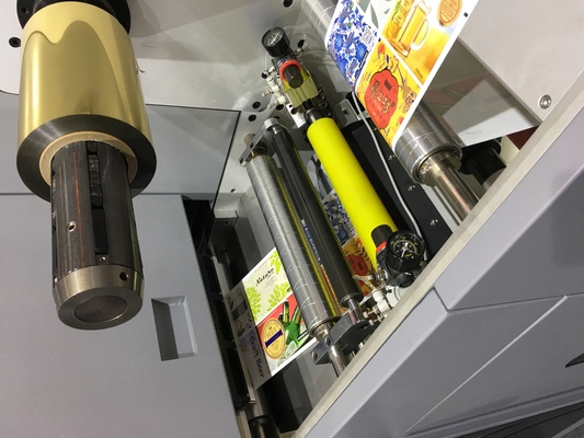 Máquina del aumento del efecto de la etiqueta de Digitaces de la prensa del poste para sellar y barnizar