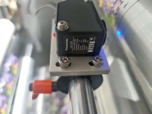 La etiqueta de la web de Digitaces barniza la impresora de Braille 330m m DigiSpark