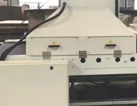 Máquina satinada de pulido del barniz ULTRAVIOLETA automático para el cartón