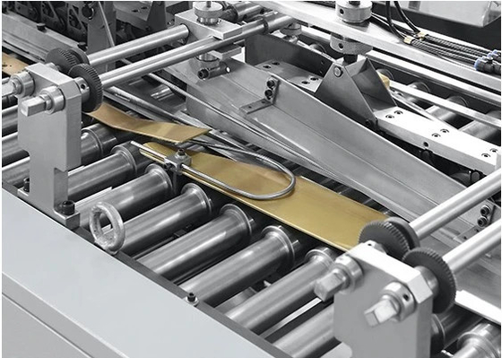 Rollo automático a la máquina de papel de la fabricación de cajas de rollo
