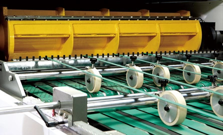Cortador digital de banco plano de alta velocidad para rollos y hojas de papel con corte y recorte