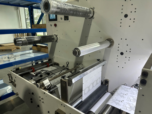 La etiqueta de Digitaces muere cortador que raja y velocidad de la máquina el rebobinar
