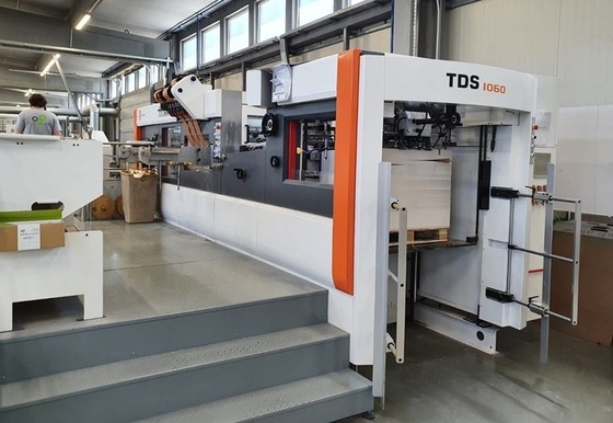 Máquina automática de corte a presión para estampado de papel con Ecoographix de extracción