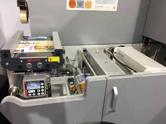 Mejorador automático de la máquina de impresión de etiquetas digitales de estampado y barnizado de papel