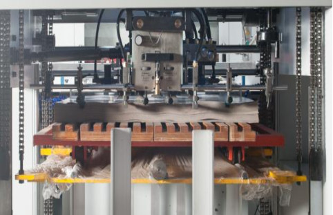 Máquina automática de corte y desgranado de cartón