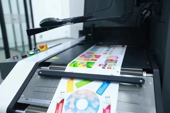 Máquina de impresión y barnizado de etiquetas digitales multicolores UV híbridas