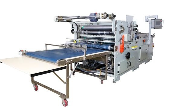 Máquina automática para parchar ventanas de cajas