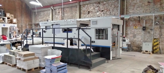 Cortador automático de matriz de piezas planas con extracción en blanco