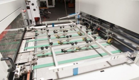 Máquina para cortar y desprender láminas a presión de 1080 mm