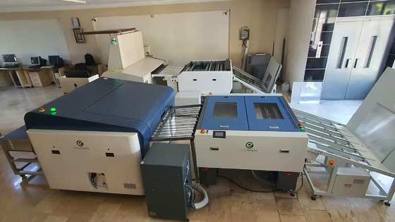 Máquina de fabricación de placas CTP térmica automática de 64 canales de alto rendimiento con una resolución de 2400 dpi y una salida de 28 placas/hora