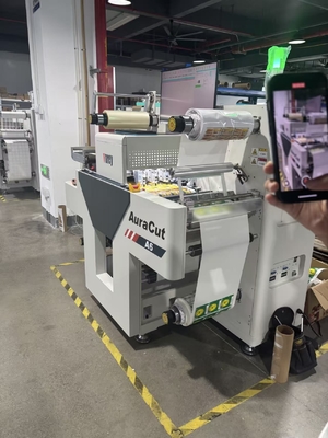Cortadora digital de etiquetas Aura Cut A6, 330 mm de ancho, 11 m/min de velocidad