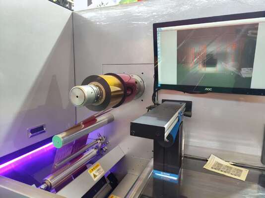 Máquina de impresión de etiquetas digitales con barniz UV y estampado de papel