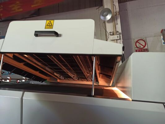 A2 Máquina de recubrimiento de manchas UV con láminas