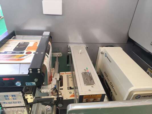 Etiqueta de papel de vino de rollo digital adhesivos personalizados para el barnizado de papel estampado