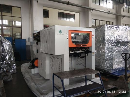 El PLC controla la hoja automática que sella la máquina que corta con tintas