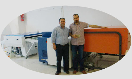 El PLC controla el procesador termal de la placa del CTP del formato amplio