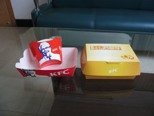 borde de caja de la comida de 200Pcs/Min 600GSM que erige el equipo