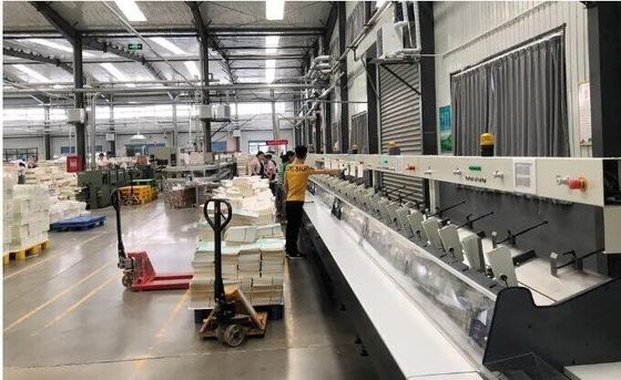 8000 estaciones de Cycles/H 4 ensillan la máquina de atascamiento de libro de la costura