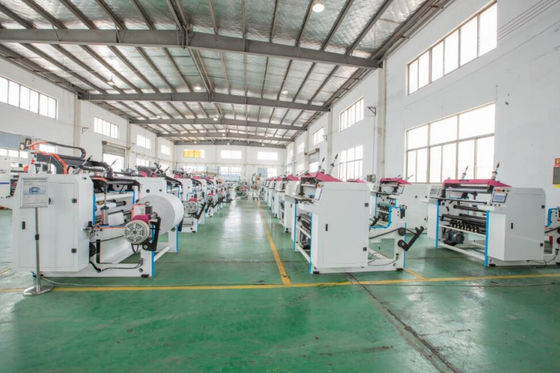 Máquina de papel termal automática 110m/min el rebobinar del PLC que raja