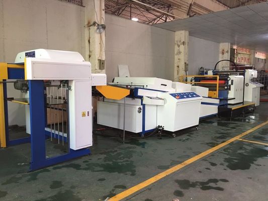 Máquina para el recubrimiento de cartón con barniz UV a base de agua