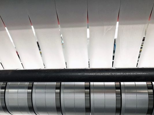 Carga de papel termal de la máquina 300m/Min 3t el rebobinar de la posición del cajero automático que raja