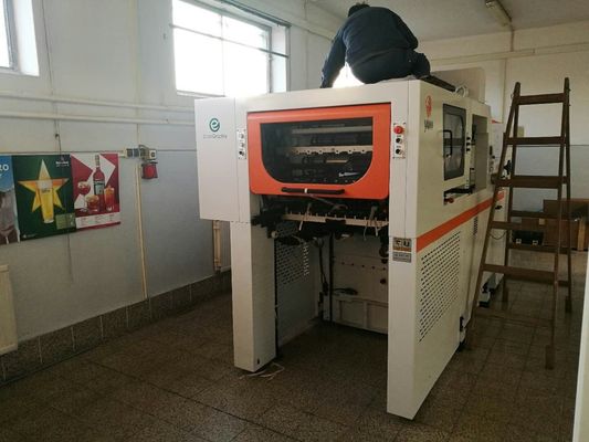 hoja de 760×520m m que sella la máquina que corta con tintas para la grabación en relieve de la cartulina