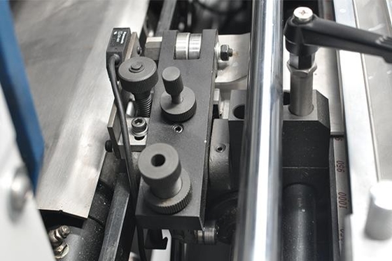 Hoja del formato grande que sella la máquina que corta con tintas 7000Sheets/H