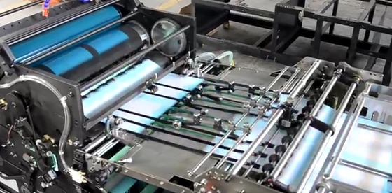 Máquina de barnizado UV automático de alta velocidad para impresión y embalaje Ecoo CF-620A