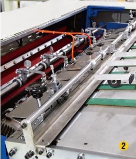 Máquina que barniza ULTRAVIOLETA satinada local 6200PCS/H del formato grande