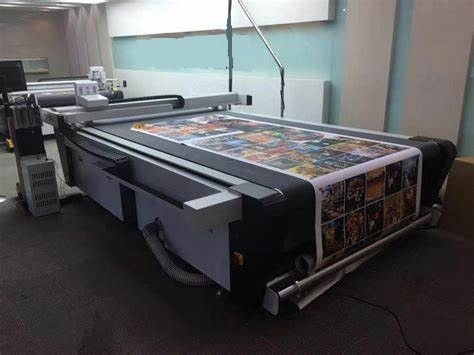 1500mm/s que corta el cortador plano de Digitaces con tintas para las etiquetas engomadas del coche